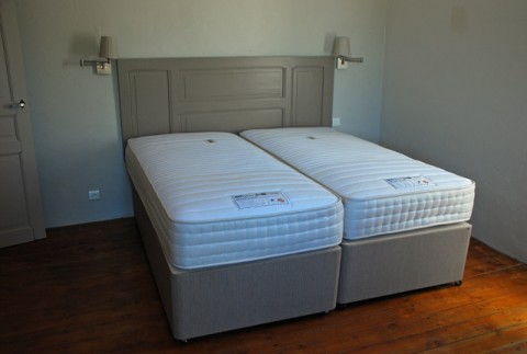 Divan beds with zip and link mattresses