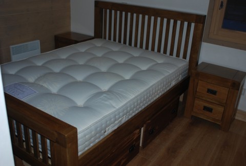 MR Oak bed