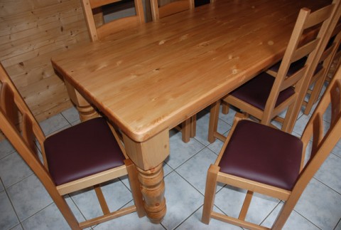 Wine coloured leather seat pads
