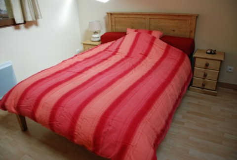 Tarka pine bed