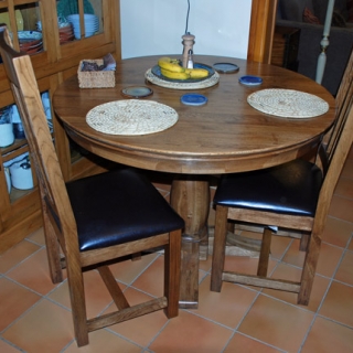 Verseilles round table