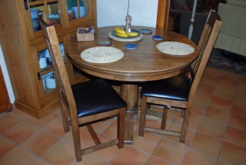 Verseilles round table