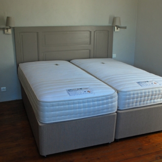 Divan beds with zip and link mattresses